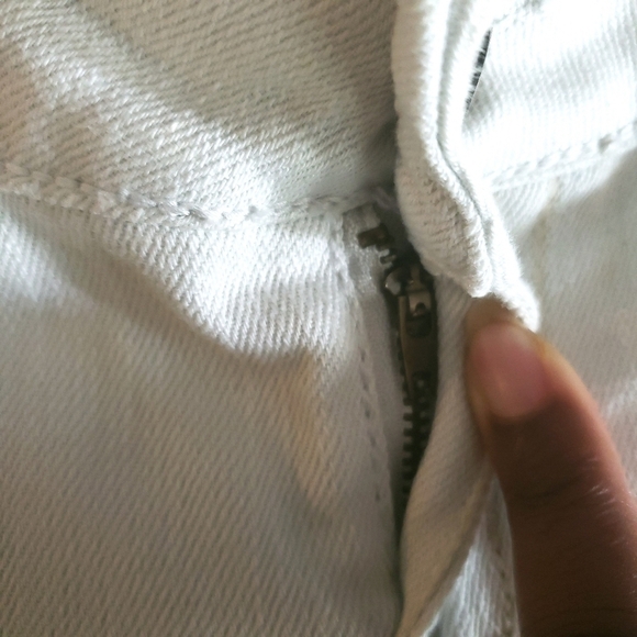 Hot Kiss Skinny Lily White Denim Distressed Jeweled Straight Leg Jeans Sz 1 - Picture 6 of 10